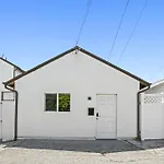 New Modern Cozy Guest House, Parking, Pet Friendly In Mar Vista!