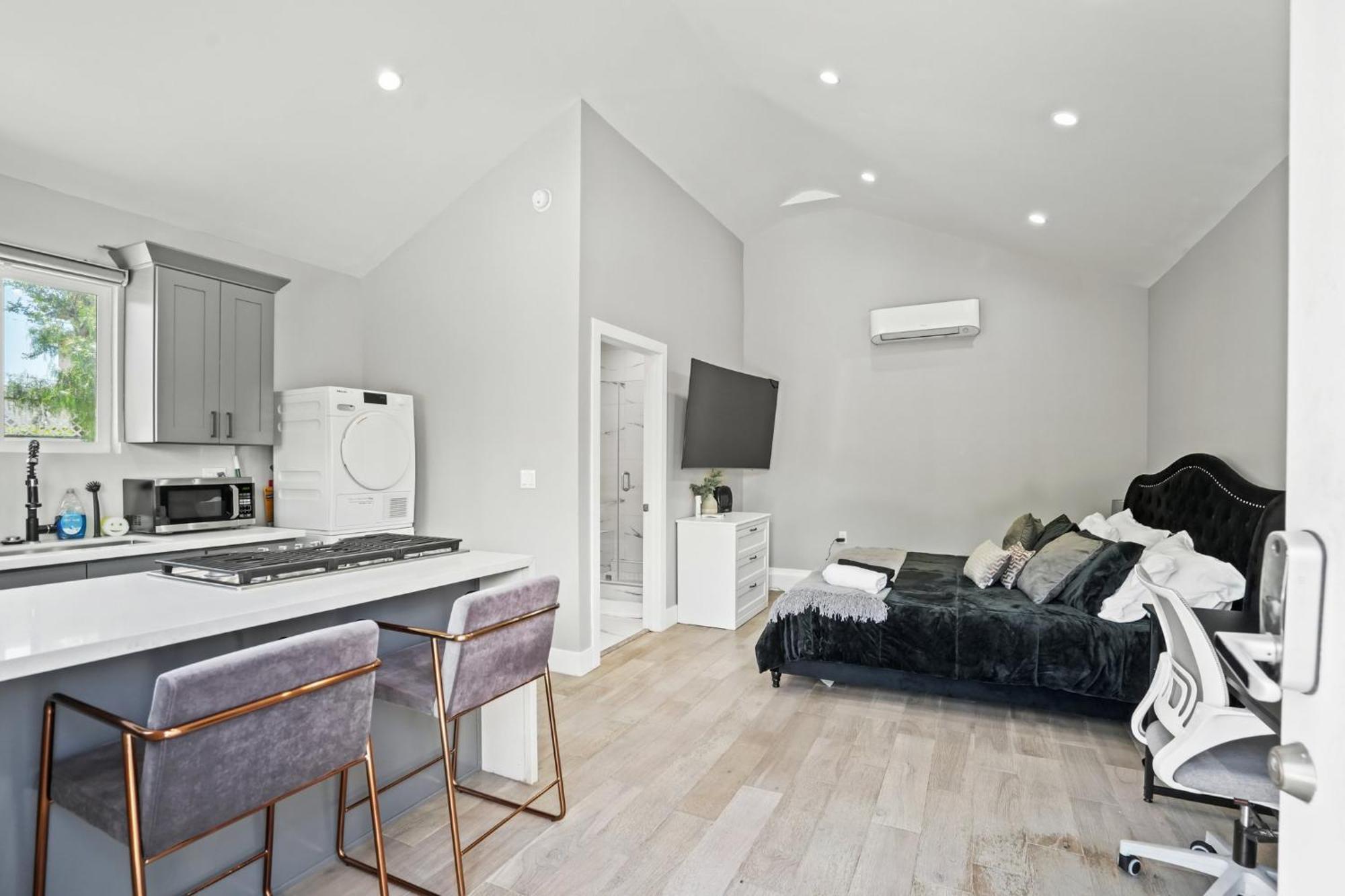 Ferienhaus New Modern Cozy Guest House, Parking, Pet Friendly In Mar Vista!