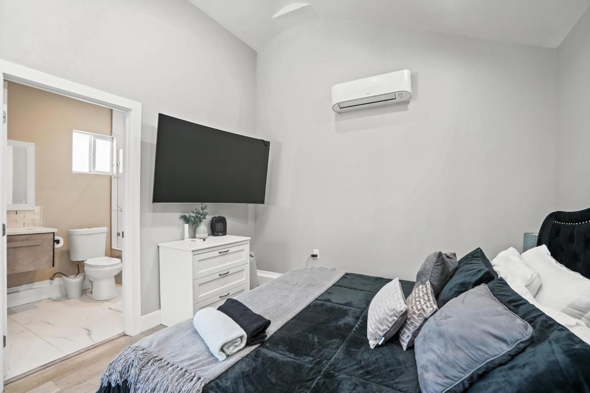 Hébergement de vacances New Modern Cozy Guest House, Parking, Pet Friendly In Mar Vista! *